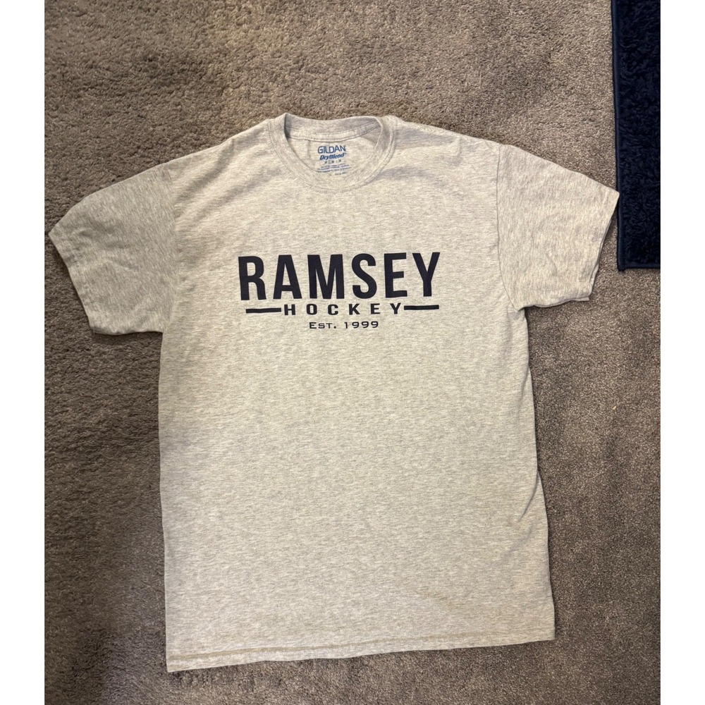 Gildan DryBlend Mens Ramsey Hockey Team Grasso T-Shirt Gray Medium Short Sleeve